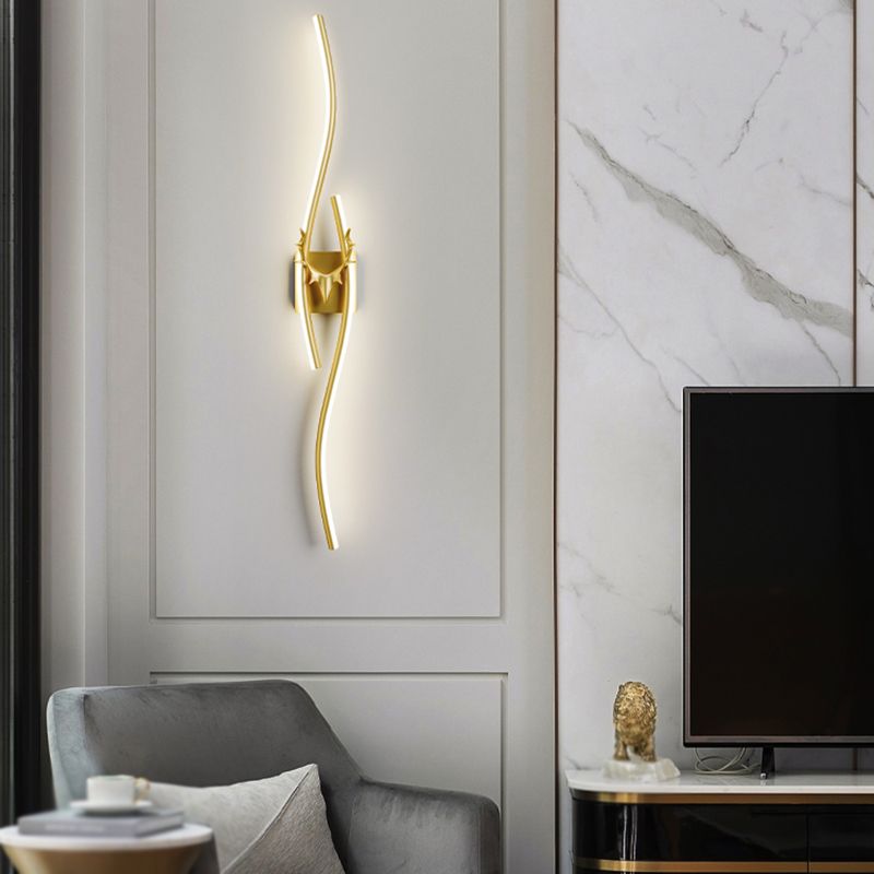 LuxeAura Dimbare Wandlamp - Zwart en Goud Metalen Design