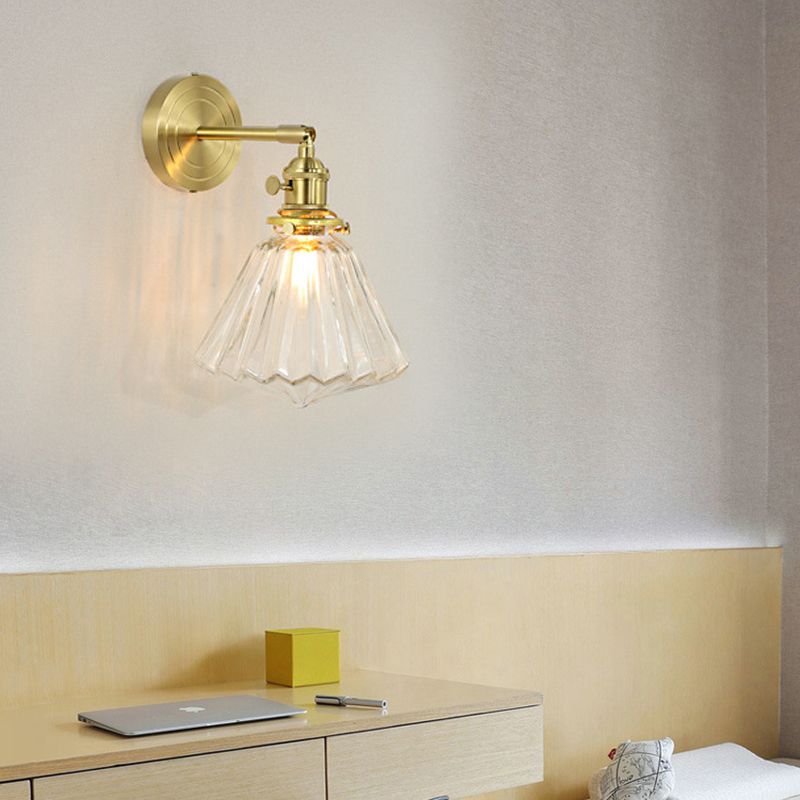 AuroraLuxe LED Wandlamp - Elegante Gouden Metaal- en Glasontwerp voor Badkamer of Slaapkamer