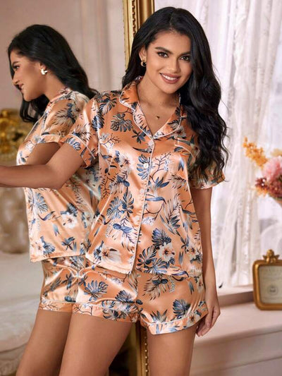 Pyjama-Set aus Satin mit tropischem Print und kontrastierenden Paspeln | Das gleiche