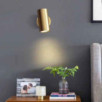 LuxeGlans | Cilindervormige Metalen Wandlamp met Goud/Zwarte Afwerking