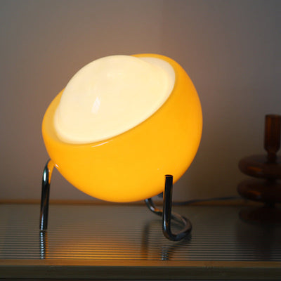 Mittelalterliche Eleganz – Tischlampe mit Bauhaus-Inspiration für zeitlose Innenräume