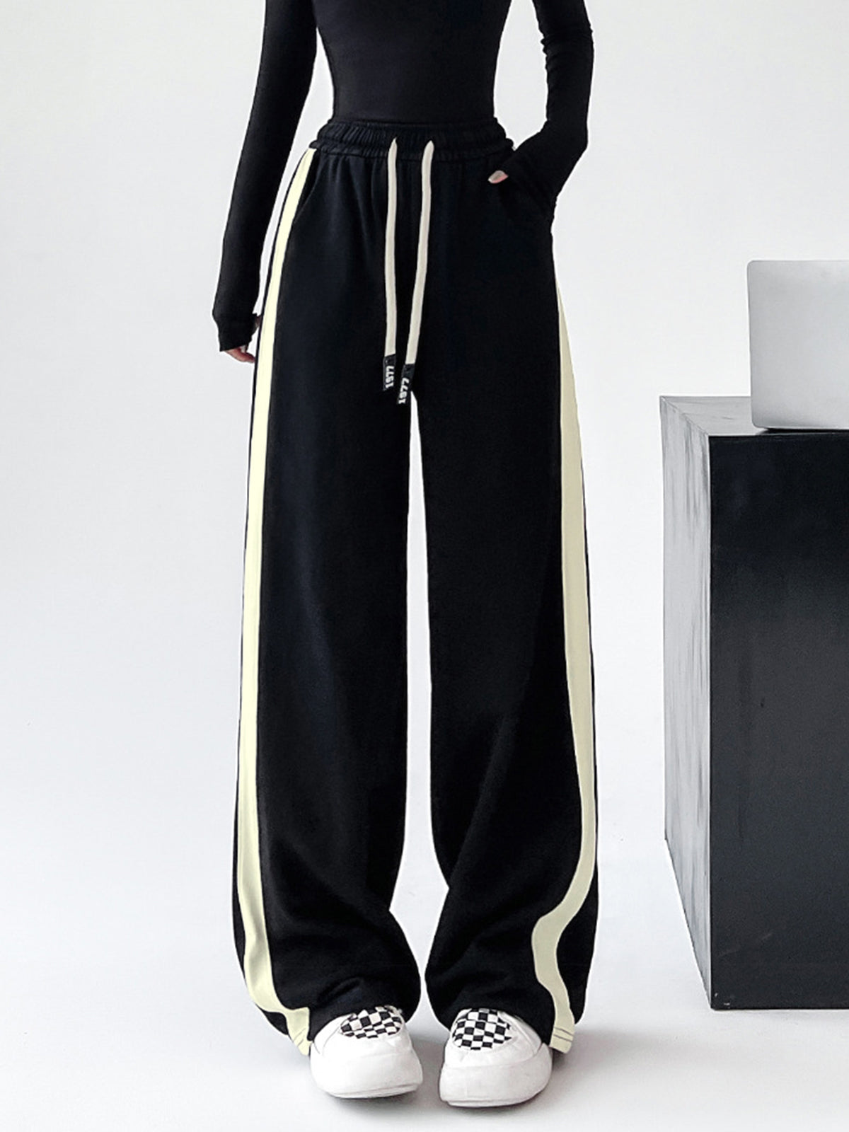 Wide Leg Sweatpants met Trekkoord en Contrasterende Bies | Lea