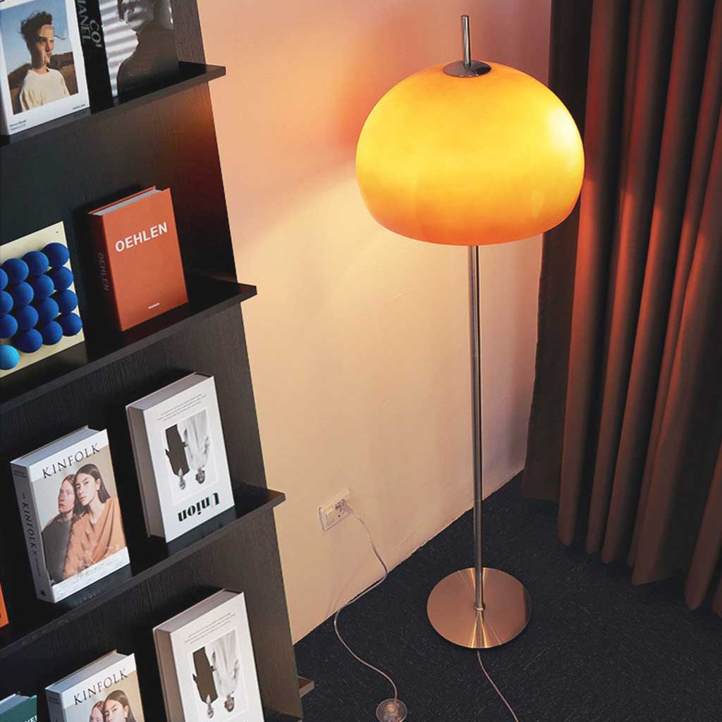 Bauhaus Glow Mushroom Stehlampe mit kuppelförmigem Glasschirm in Weiß und Orange