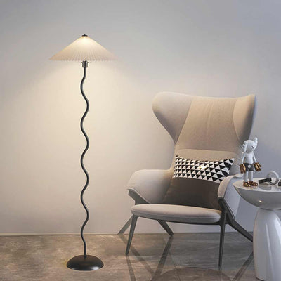 Retro Elegance Vloerlamp met Witte Geplooide Stoffenkap