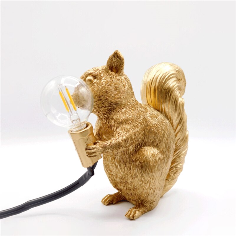 Nordic Charm - Niedliche Eichhörnchen-Tischlampe