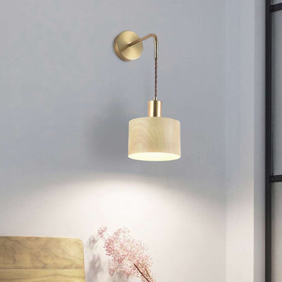 LumiBrass Wandlamp - Minimalistisch Design met Hout, IJzer en Messing