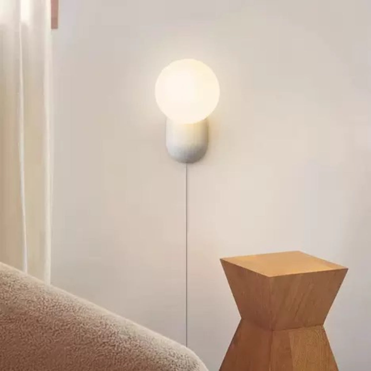 LumiGloed | Ambachtelijke LED Wandlamp - Elegant Hars en Glas Design voor Slaapkamer en Woonkamer