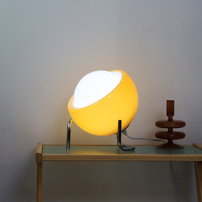 Mittelalterliche Eleganz – Tischlampe mit Bauhaus-Inspiration für zeitlose Innenräume