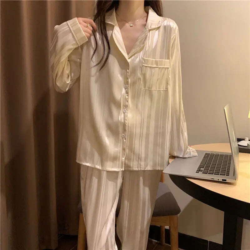 Tweedelige Zijden Pyjama Set voor Dames | Celeste