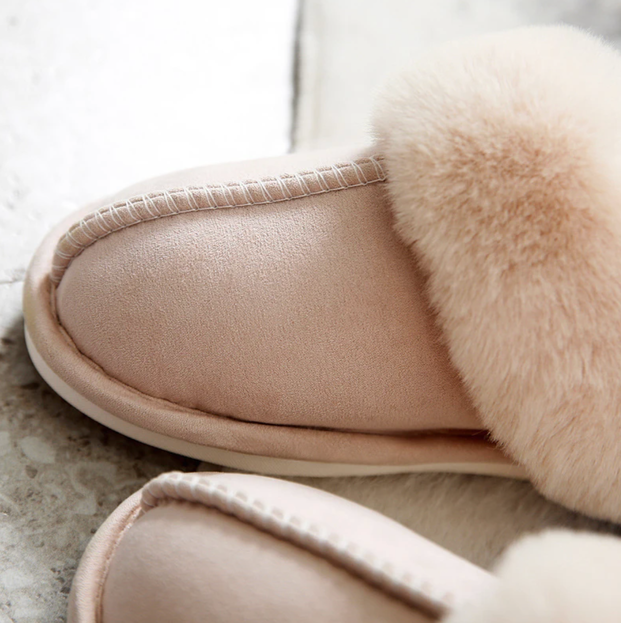 Fluffy Pantoffels voor Dames | De Warmste Voeten dankzij Deze Pantoffels!