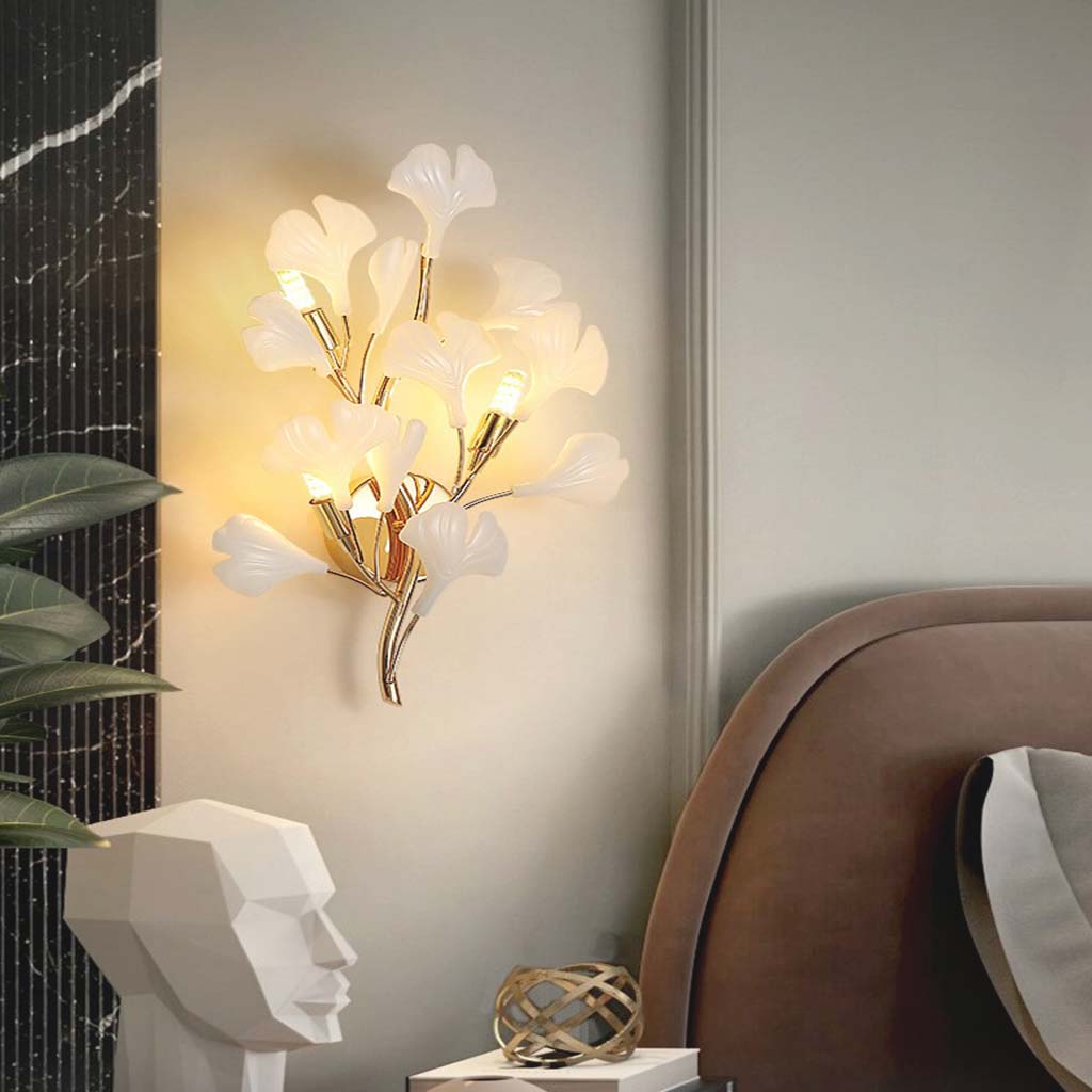 GinkgoLicht  Elegante Keramische Wandlamp met Gouden Bladontwerp