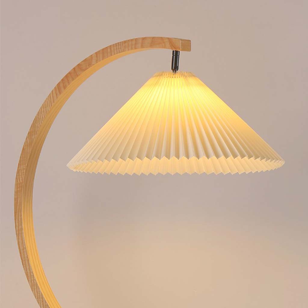 Arcadia Bogenförmige Stehlampe mit plissiertem Schirm aus Holz und Eisen