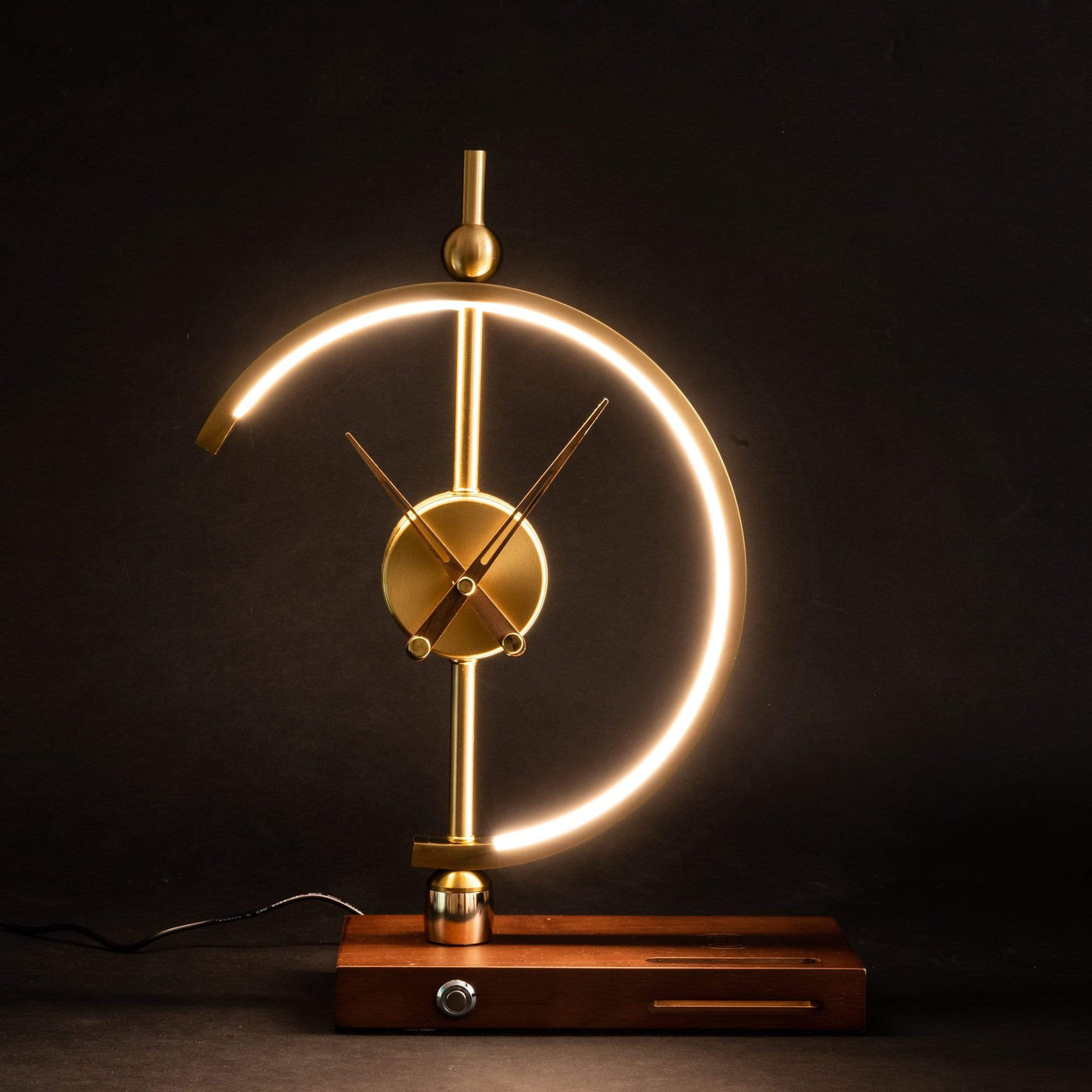 LumiCharge | Elegante Lampe mit kabellosem Ladegerät und Uhr